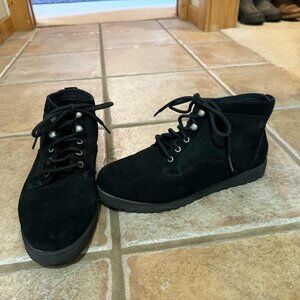 UGG Black Lace Up Boots S/N 1012532